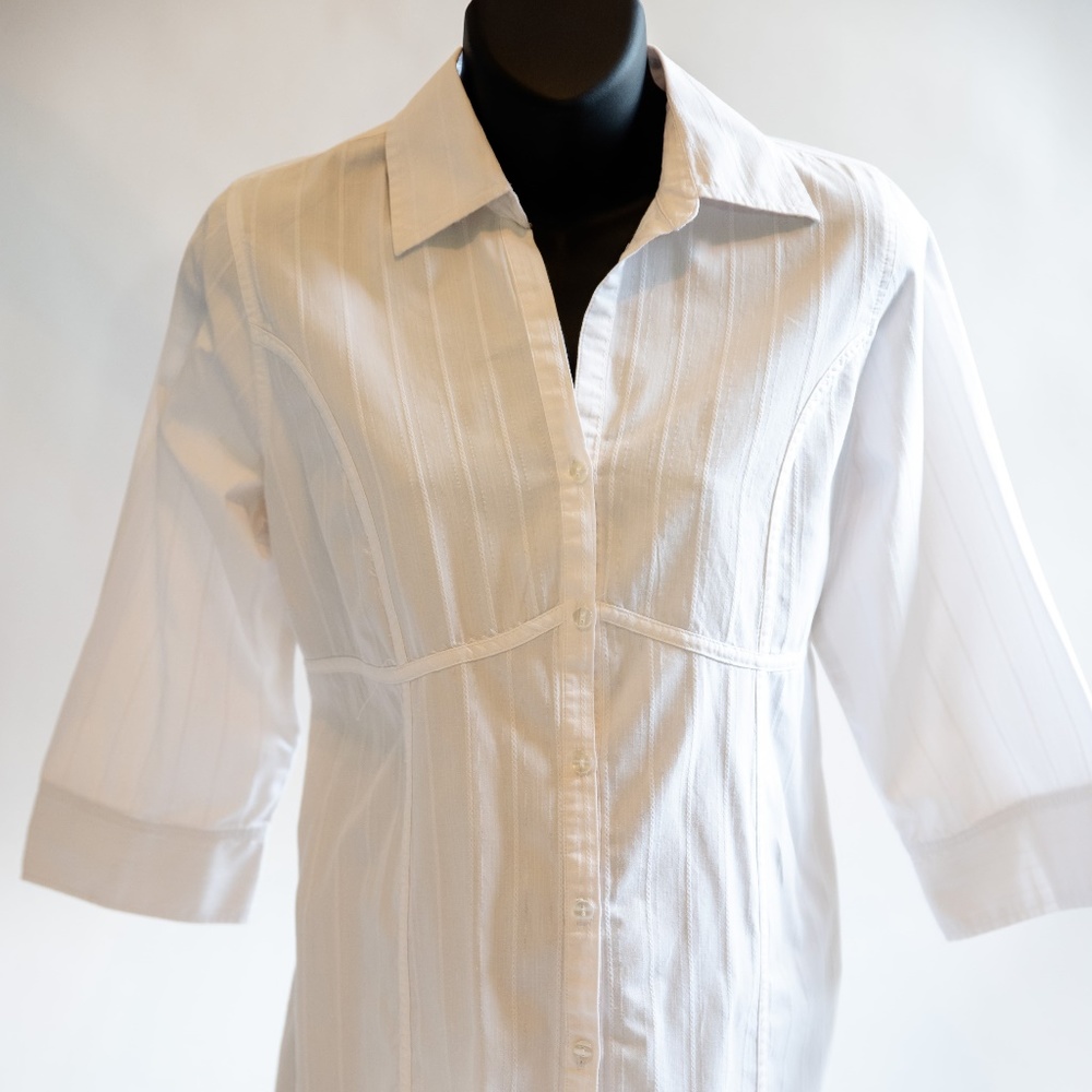 White 3/4 sleeved button-up maternity blouse